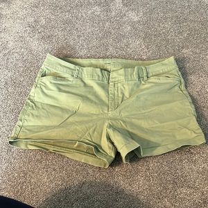 Women’s mid rise shorts